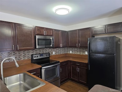 29745 Fox Run Cir, Warren, MI 48092 - photo 6