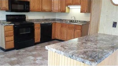 12 Emily St, Springfield, MA 01109 - photo 5