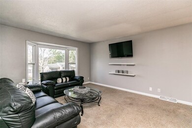 1737 Southview Dr NW, Cedar Rapids, IA 52405 - photo 6