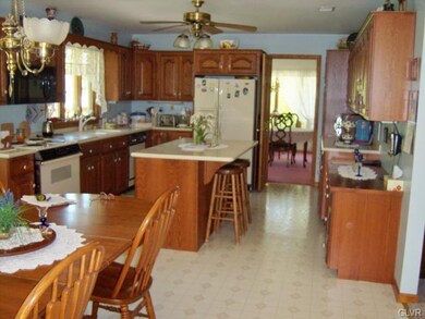 109 Lenape Trail, Mount Bethel, PA 18343 - photo 2