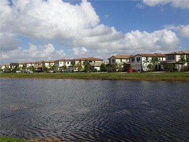 725 SW 113th Way unit 725, Pembroke Pines, FL 33025 - photo 4