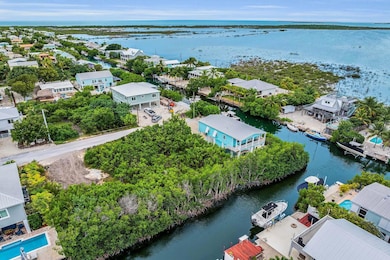 EASY ACCESS TO OCEAN