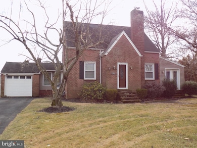 718 E Broad St, Quakertown, PA 18951 - photo 2