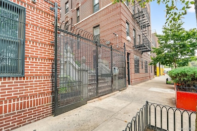 1976 Lafontaine Ave unit 4D, Bronx, NY 10457 - photo 2