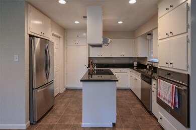 369 Somerset Ct, Alvin, TX 77511 - photo 5