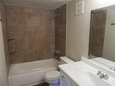 Full bathroom with vanity, tiled shower / bath com