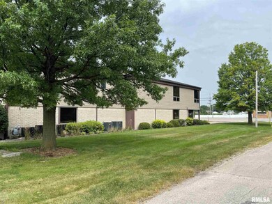 1231 Keokuk St, Lincoln, IL 62656 - photo 2