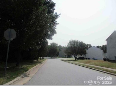 1905 9th Street Dr SE, Hickory, NC 28602 - photo 2