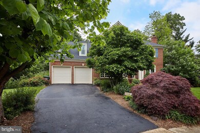 8306 Lord Fairfax Ct, Vienna, VA 22182 - photo 2