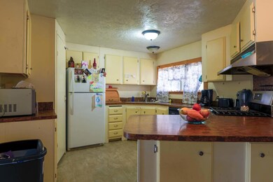 9757 Blackwell Rd, Central Point, OR 97502 - photo 7