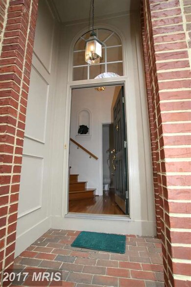 9927 Trosby Ct, Vienna, VA 22181 - photo 3