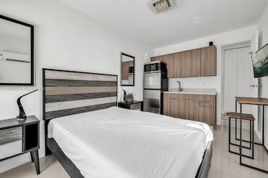 7910 Byron Ave unit 5, Miami Beach, FL 33141 - photo 2