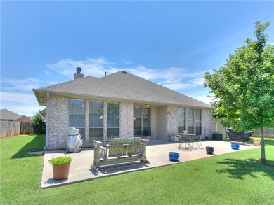 1905 NE 7th Cir, Moore, OK 73160 - photo 3