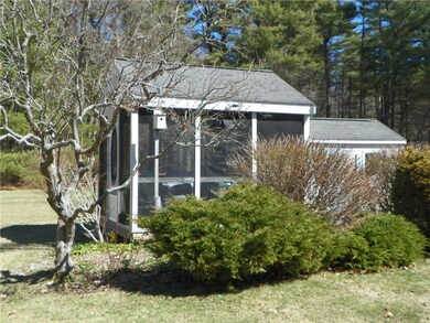 Look at this adorable screen house...