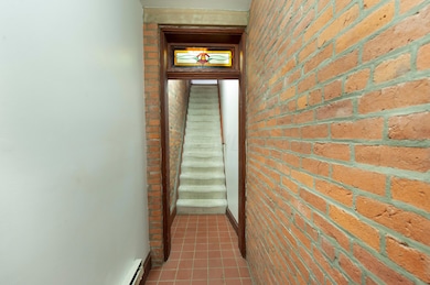 217 1/2 (2 Bedroom)