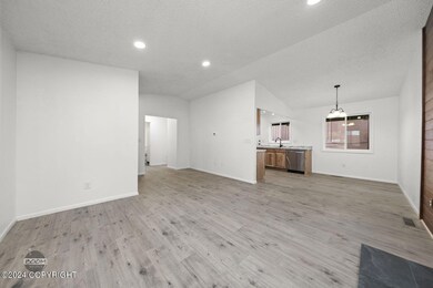 19-web-or-mls-3006 W 30th Ave Exports-19
