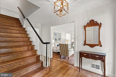 904 Emerald Dr, Alexandria, VA 22308 - photo 3