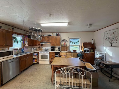 17 Pappas Rd, Claremont, NH 03743 - photo 2