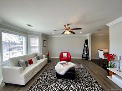 192 Adams Way unit 192, Sayville, NY 11782 - photo 7