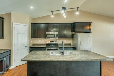 5408NormandySt_0005