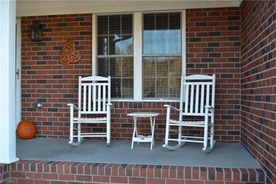 997 E Chamberlin Dr, Asheboro, NC 27205 - photo 3