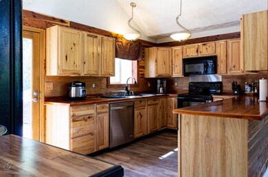 003 Kitchen (1)