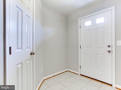 25251 Gothic Square, Chantilly, VA 20152 - photo 3