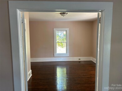 1126 Caldwell St, Statesville, NC 28677 - photo 4