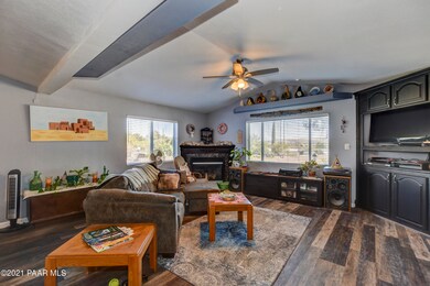 Living Room 1 (6)
