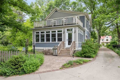 725 S Summit St, Iowa City, IA 52240 - photo 3