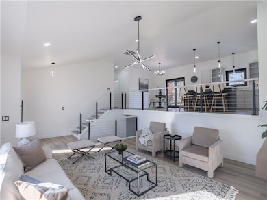 I mean, c'mon!  Check out those light fixtures.