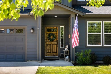 523 N Freemont St, Sisters, OR 97759 - photo 3