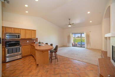 12172 E Via Loma Vista, Yuma, AZ 85367 - photo 2