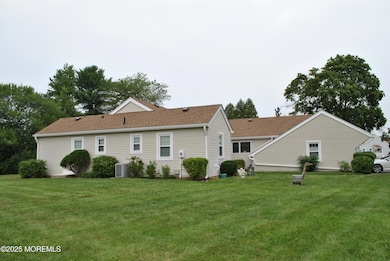 82B Parkway Dr, Freehold, NJ 07728 - photo 4