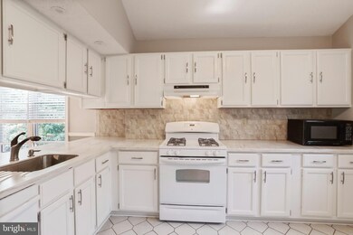 8119 Arrowhead Ct, Frederick, MD 21702 - photo 5