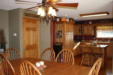 dining to kitchen