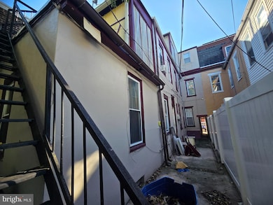 1039 Washington St, Reading, PA 19601 - photo 5