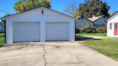 307 E Lincoln St, Monroe, IA 50170 - photo 2