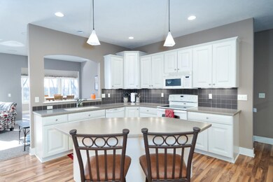 1285 Prestwick Dr, Holland, MI 49423-8