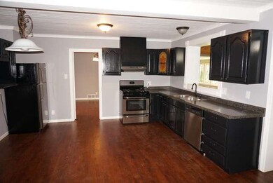 516 S Calumet Ave, Aurora, IL 60506 - photo 5