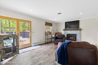 Family room w/gas FP