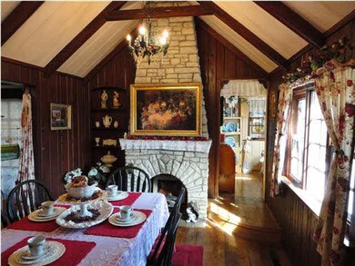 The formal dining room has a wonderful decorative 