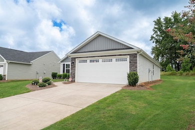 811 Shady Oak Ct, Boiling Springs, SC 29316 - photo 3