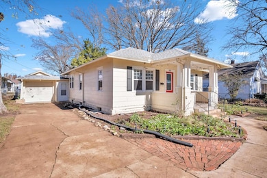 616 W 6th St, Newton, KS 67114 - photo 2