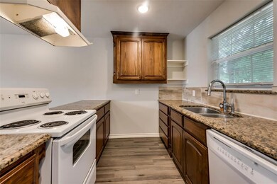 1239 Briarwood Dr, Mesquite, TX 75149 - photo 6