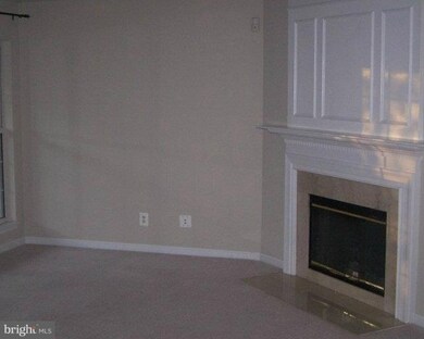 9232 Cardinal Forest Ln unit 302, Lorton, VA 22079 - photo 5