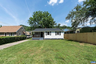 1345 10th St, Waynesboro, VA 22980 - photo 2