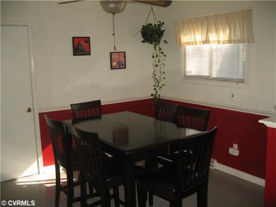Kitchen - Eat-in area, lighted ceiling fan, chair 