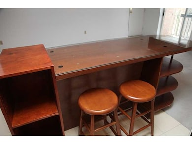 Kitchen. Breakfast Bar Area
