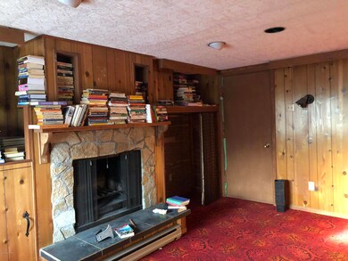 Small familyroom area with fireplace